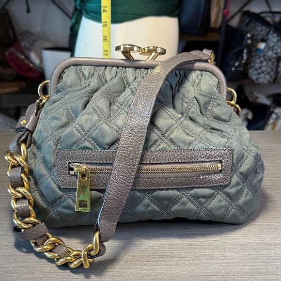 Marc Jacobs Handbags - Marc Jacobs Kisslock Quilted Chain Strap Shoulder Bag